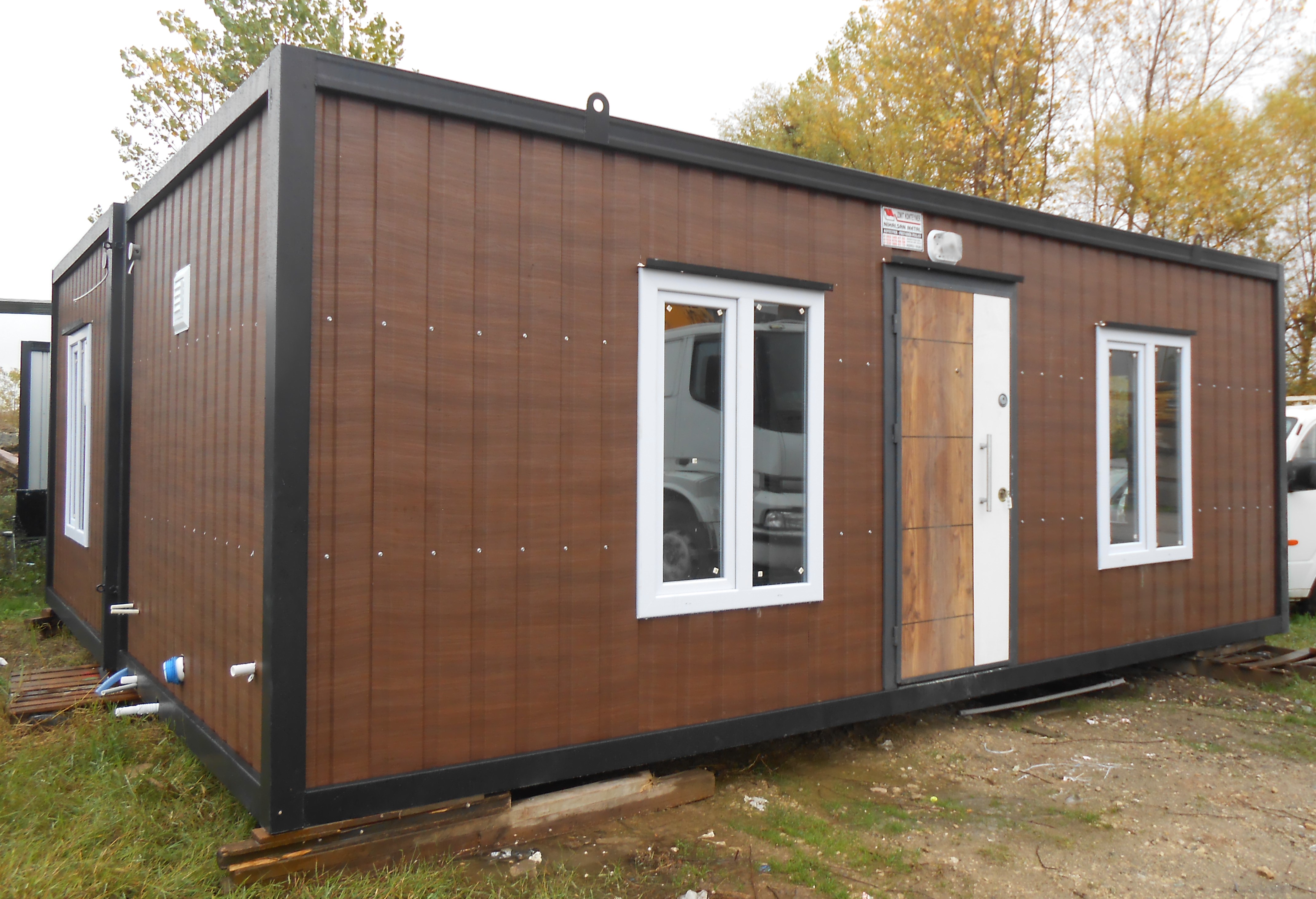 42 M² BİRLEŞİM KONTEYNER-DIŞI AHŞAP DESENLİ SAC-İÇİ BOYALI BETOPAN