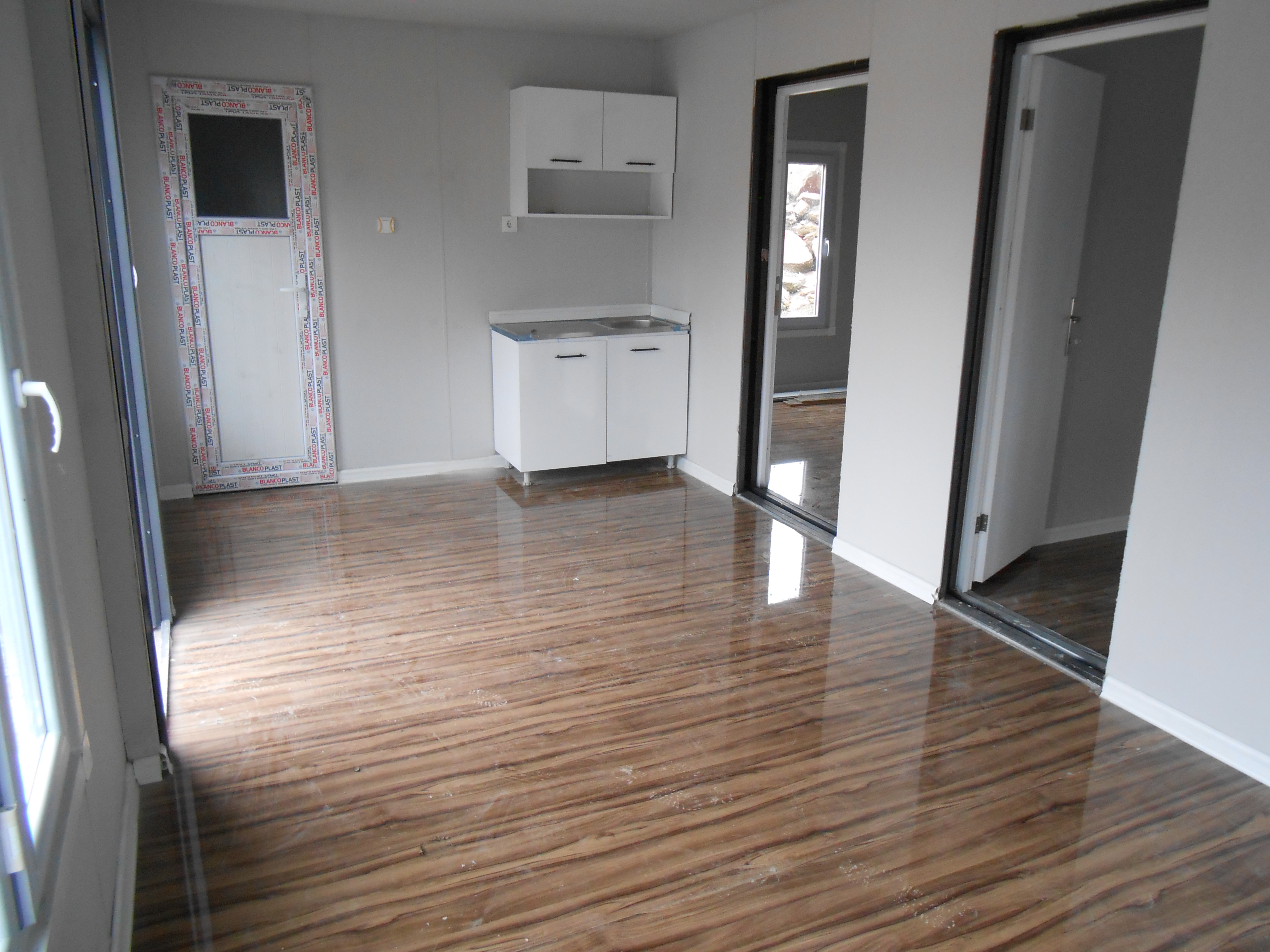 42 M² BİRLEŞİM KONTEYNER-DIŞI AHŞAP DESENLİ SAC-İÇİ BOYALI BETOPAN