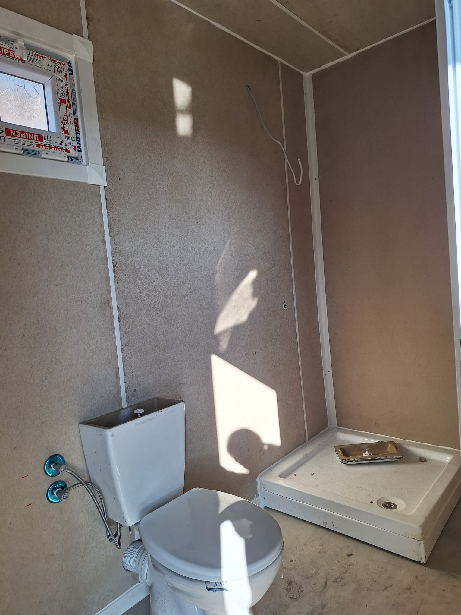 24M² DIŞI KAHVERENGİ SAC-İÇİ BETOPAN FULL MODEL KONTEYNER
