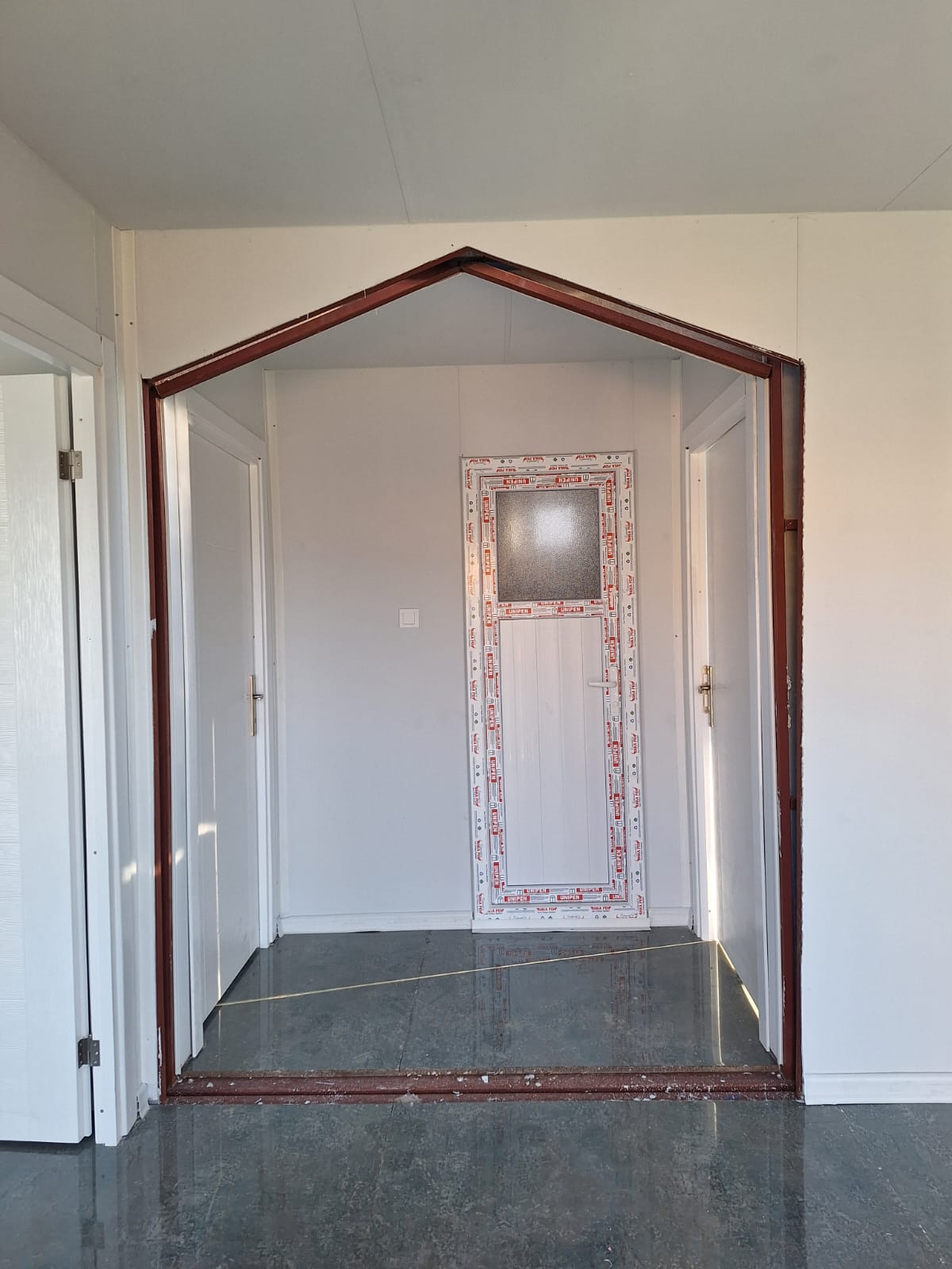 3X8 BİRLEŞİM 48 M² İÇİ BETOPAN- DIŞI METALİK GRİ SAC KONTEYNER