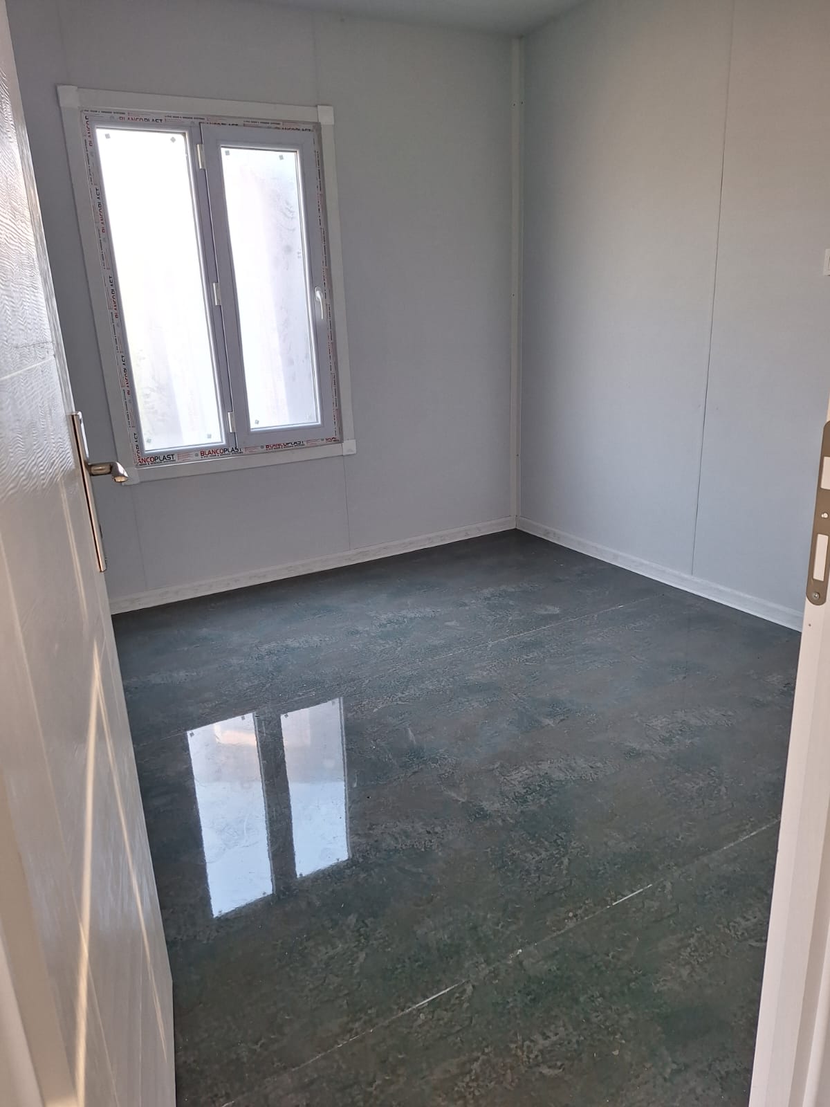 3X8 BİRLEŞİM 48 M² İÇİ BETOPAN- DIŞI METALİK GRİ SAC KONTEYNER
